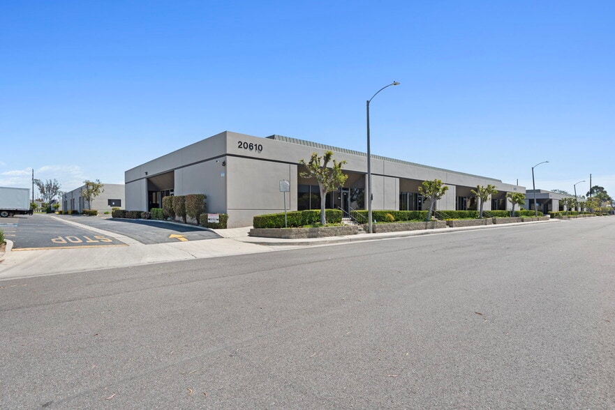 20610 Manhattan Pl, Torrance, CA for lease - Building Photo - Image 1 of 6