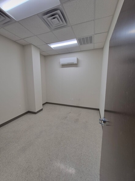 5-13 Crosley Ln, Sebring, FL à louer - Photo intérieure - Image 3 de 9
