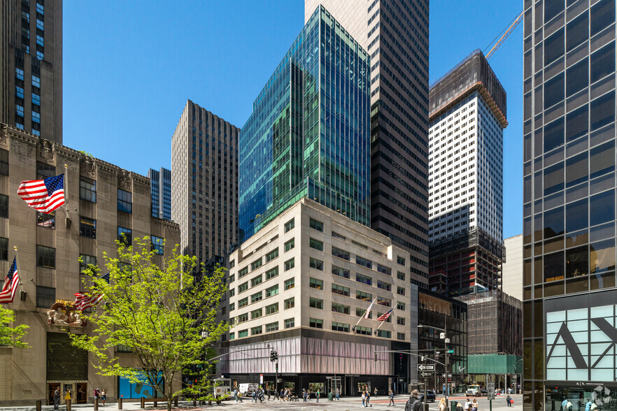 640 Fifth Ave, New York, NY for lease - Building Photo - Image 2 of 16