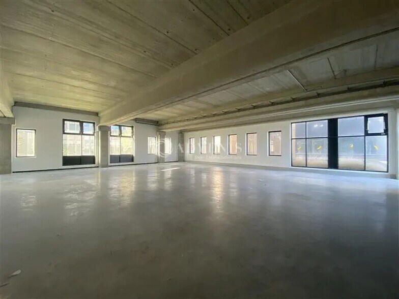 Office in Nanterre for lease - Building Photo - Image 3 of 12