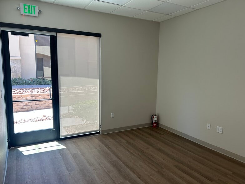 8925 S Pecos Rd, Henderson, NV for lease - Interior Photo - Image 3 of 15