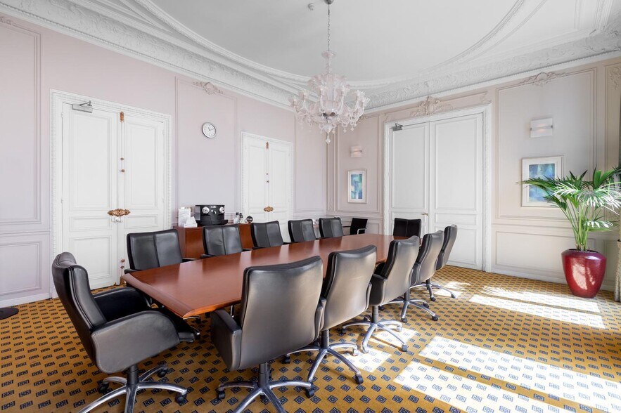 27 Rue De Bassano, Paris à louer - Photo intérieure - Image 1 de 10