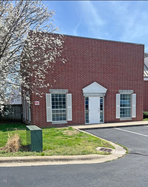 2424 S Campbell Ave, Springfield, MO à louer Photo du bâtiment- Image 1 de 3
