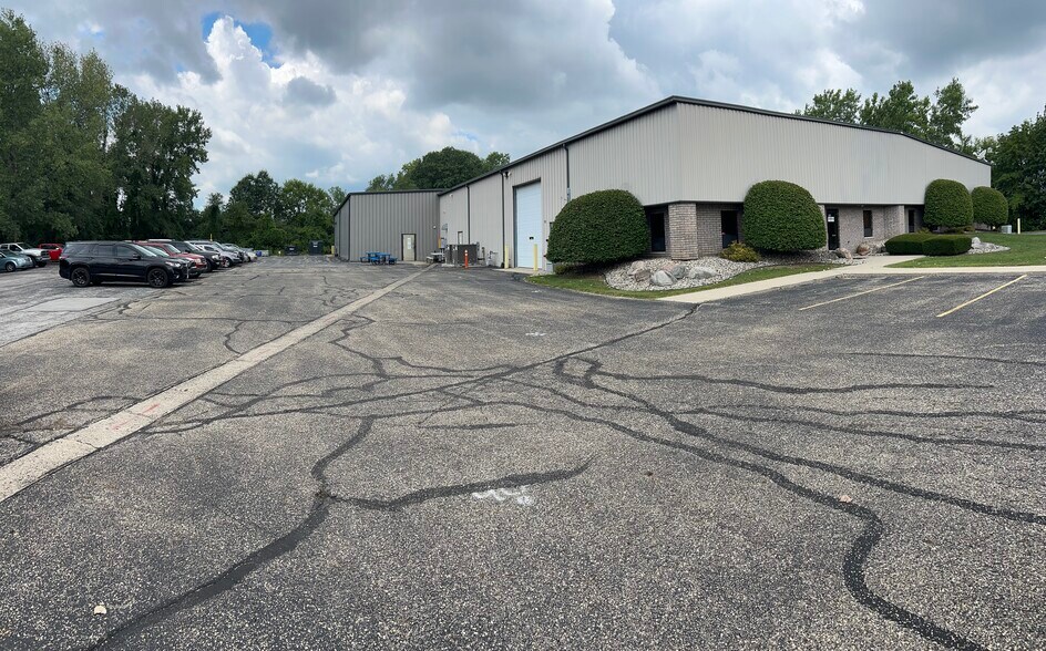 2921 Lavanture Pl, Elkhart, IN à vendre - Photo du bâtiment - Image 2 de 4