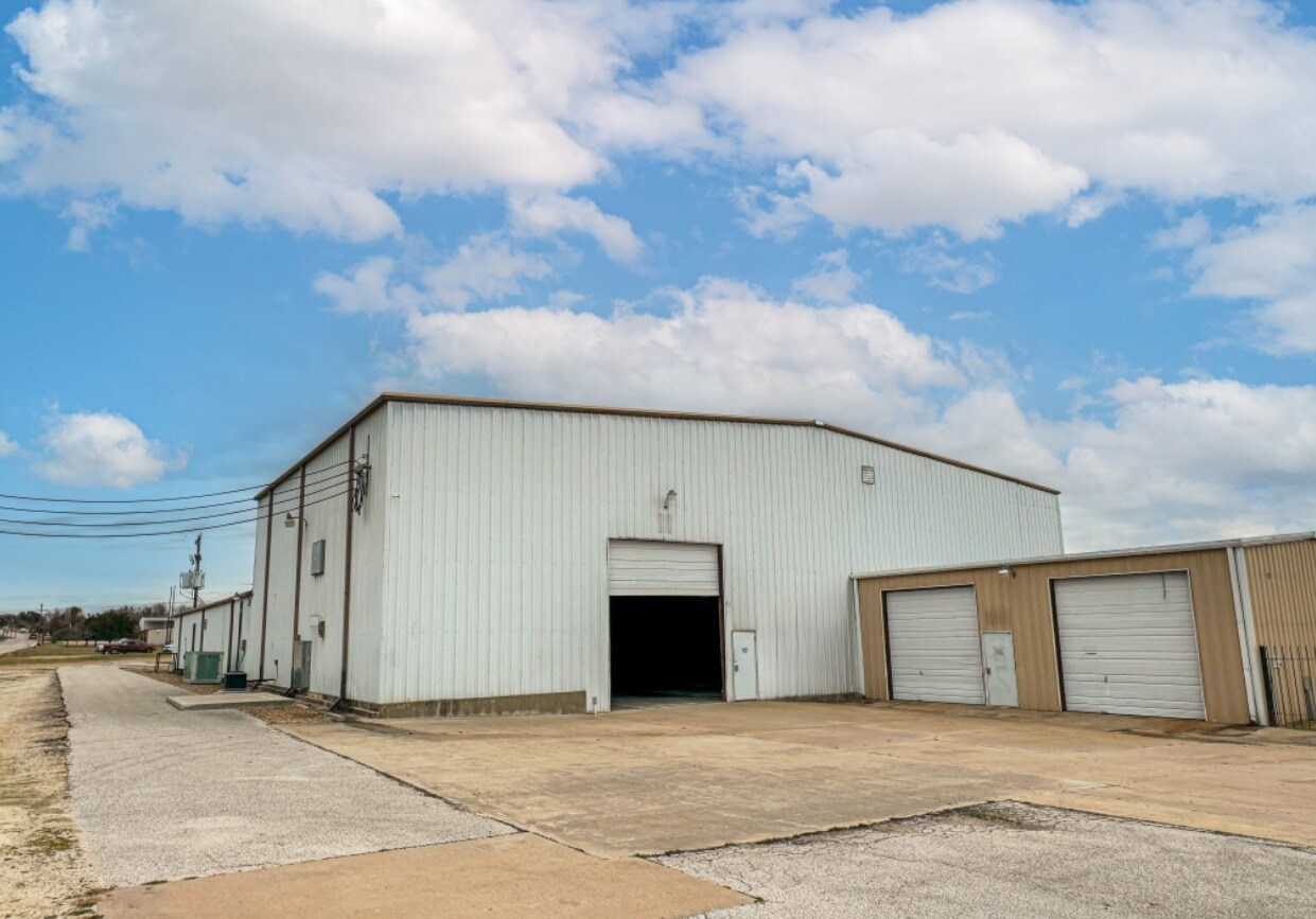 1701 Industrial Blvd, Brenham, TX à louer Photo du bâtiment- Image 1 de 11