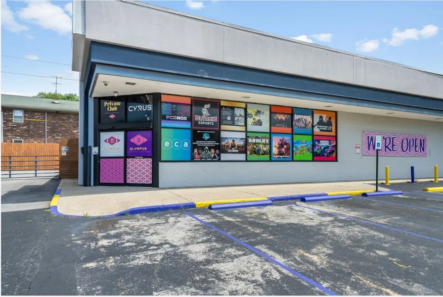 4741 Rockford Plz, Louisville, KY for sale - Building Photo - Image 3 of 14