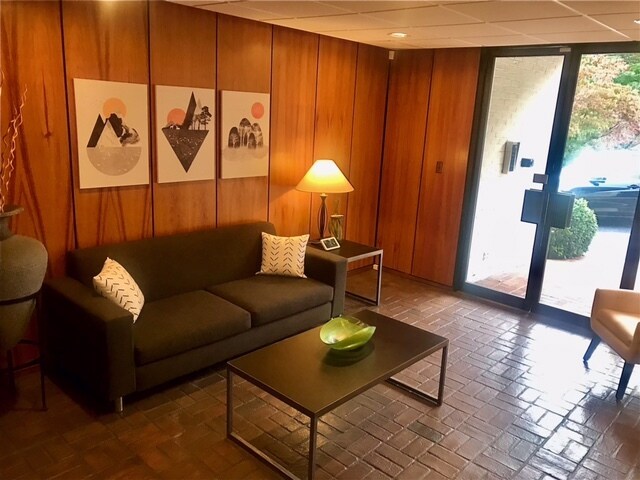 297 W Valley Ave, Birmingham, AL à louer - Hall d’entrée - Image 2 de 5