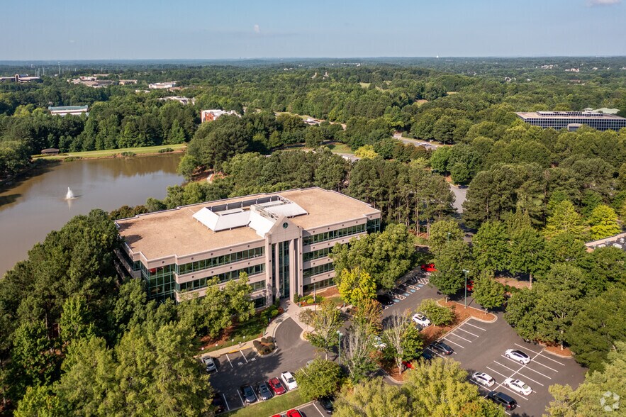 6455 E Johns Xing, Johns Creek, GA à louer - Aérien - Image 3 de 18