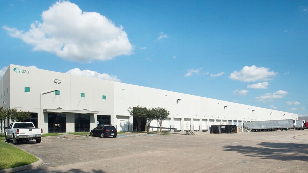 100 Northpark Central Dr, Houston, TX for lease - Building Photo - Image 3 of 9