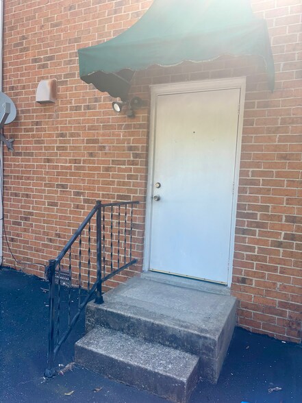 841 Wren Rd, Goodlettsville, TN à louer - Photo du bâtiment - Image 2 de 11