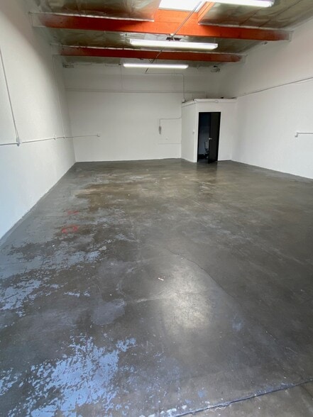 1040 N Grove St, Anaheim, CA for lease - Building Photo - Image 3 of 6