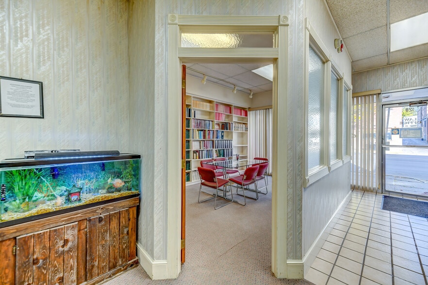 128 W Main St, Bloomsburg, PA for lease - Building Photo - Image 3 of 22