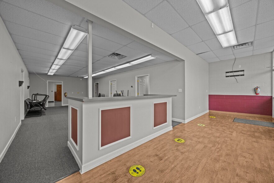 201 4th St, Walnut Cove, NC à vendre - Photo du bâtiment - Image 3 de 33
