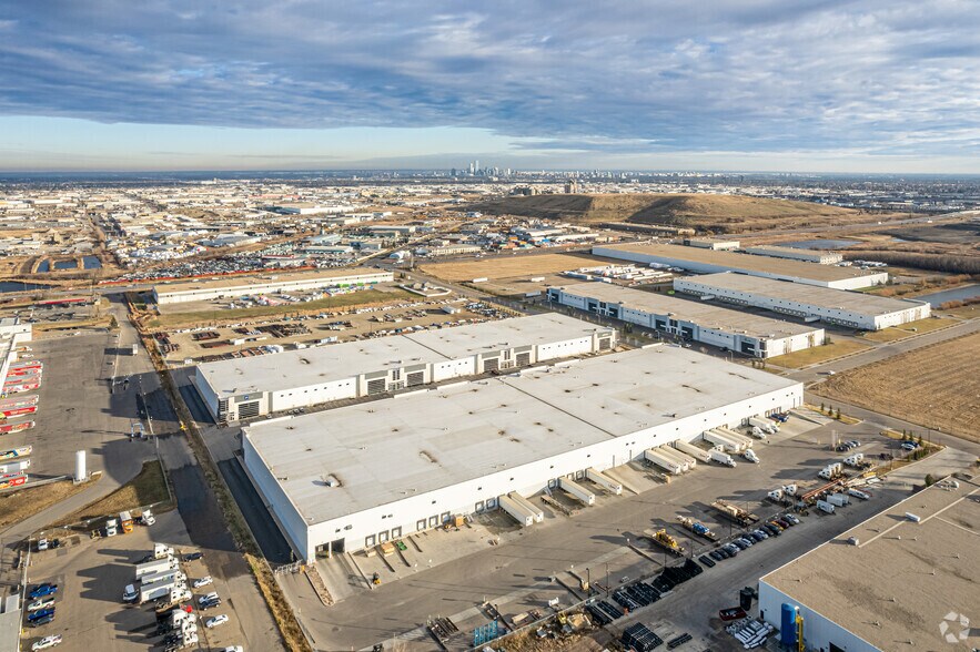 17424 129 Av NW, Edmonton, AB à louer - Aérien - Image 3 de 4
