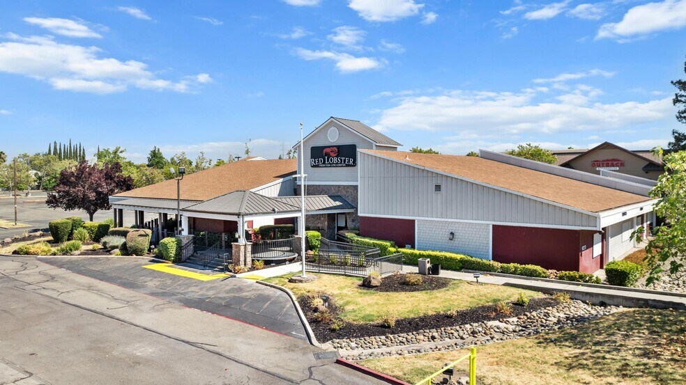 1400 Howe Ave, Sacramento, CA à louer - Photo du bâtiment - Image 2 de 16