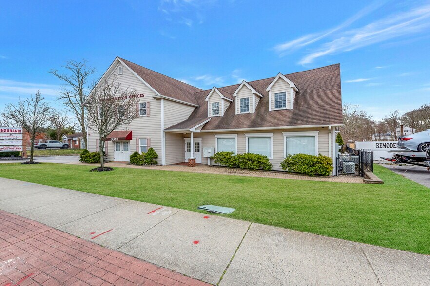 1360 Montauk Hwy, Mastic, NY à vendre - Photo du bâtiment - Image 2 de 52