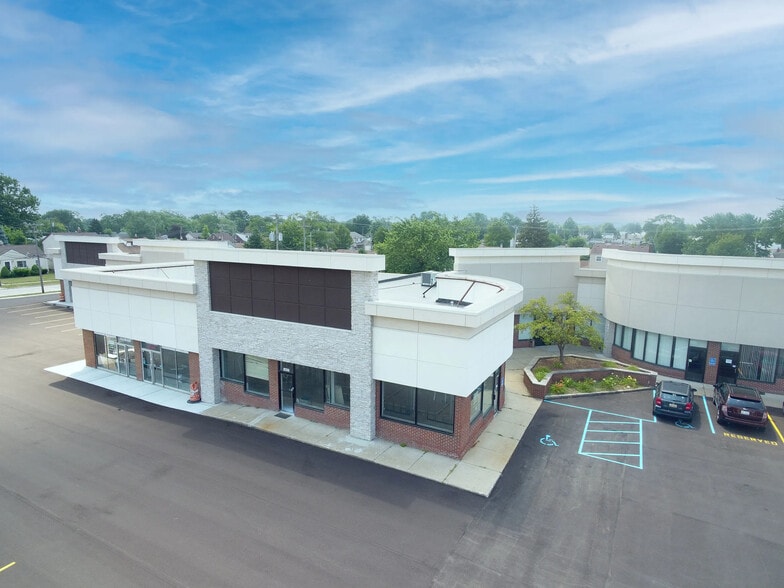14605-14709 Northline Rd, Southgate, MI for lease - Building Photo - Image 2 of 3