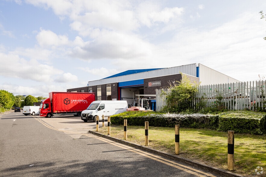 Swallowfield Way, Hayes for lease - Primary Photo - Image 1 of 19