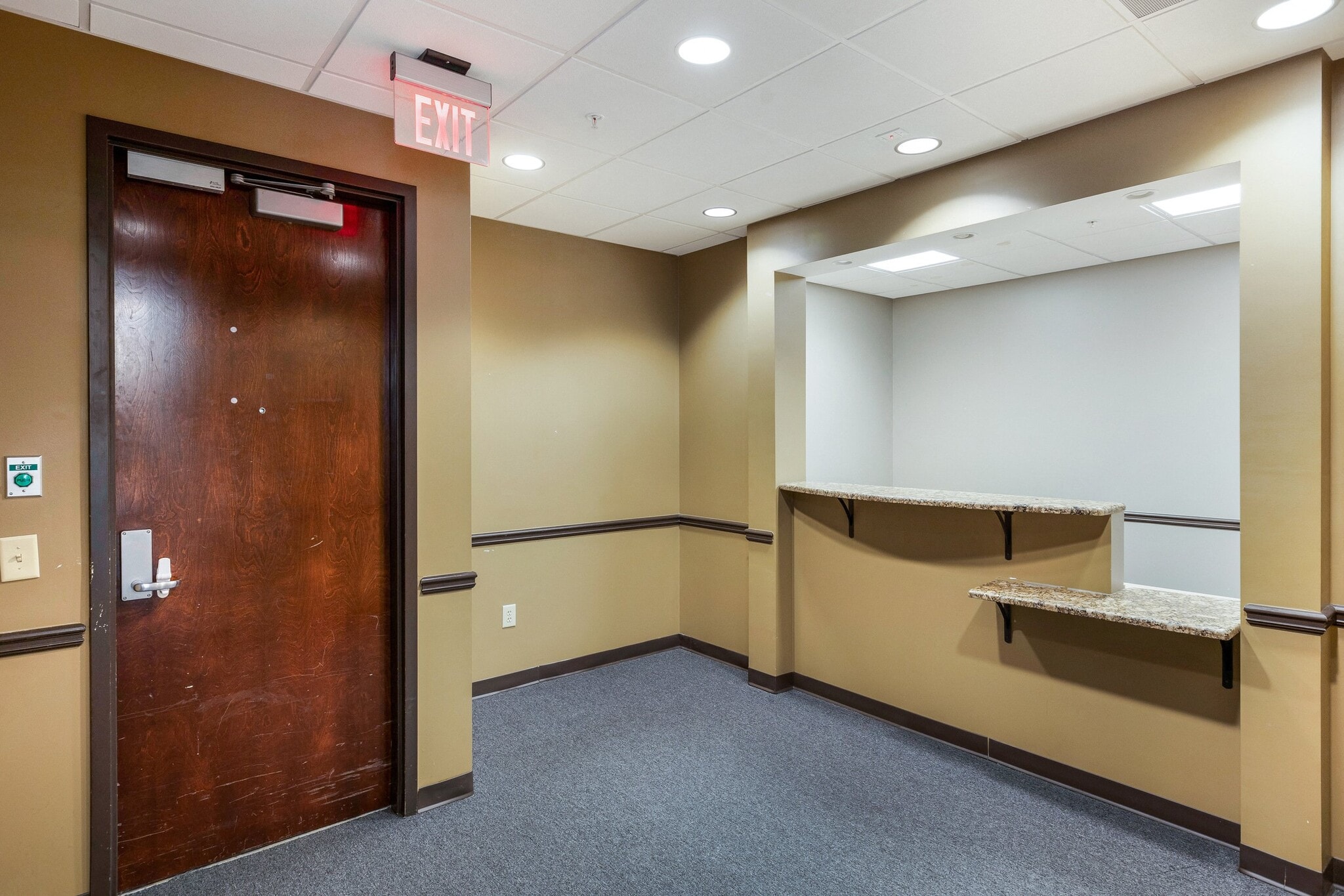245 Village Center Pky, Stockbridge, GA for lease Interior Photo- Image 1 of 8