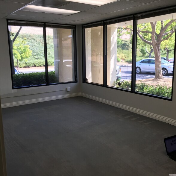 30423 Canwood St, Agoura Hills, CA à vendre - Photo intérieure - Image 3 de 100