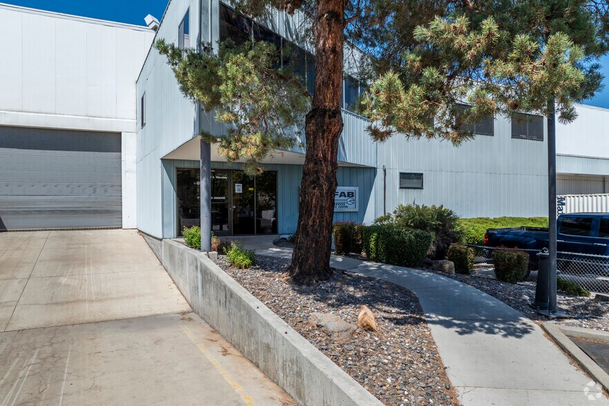 685 E Glendale Ave, Sparks, NV à vendre - Photo du bâtiment - Image 3 de 12