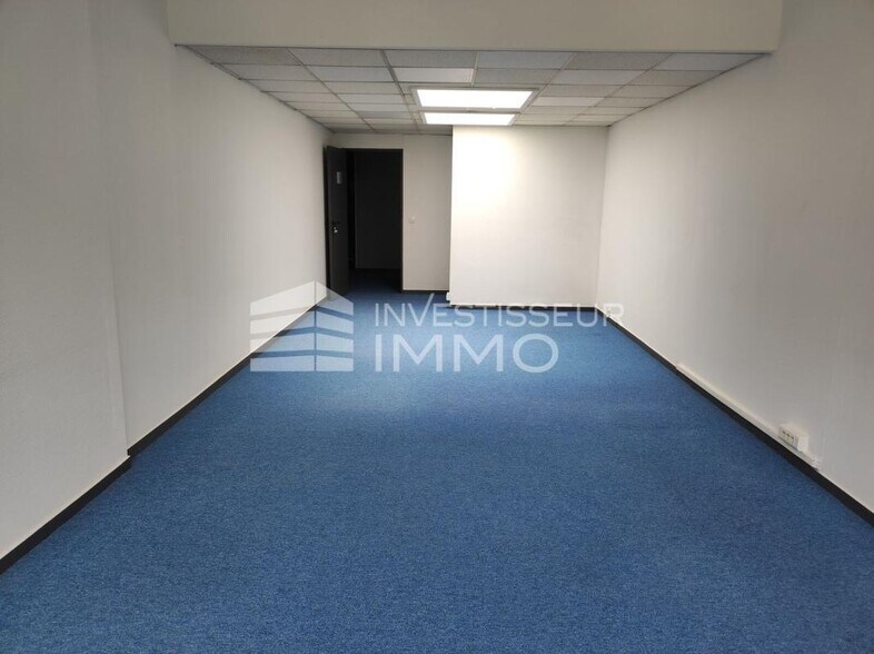 Bureau dans Torcy à louer - Photo du bâtiment - Image 3 de 8