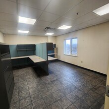 47 Slade St, Fall River, MA à louer Photo intérieure- Image 1 de 24