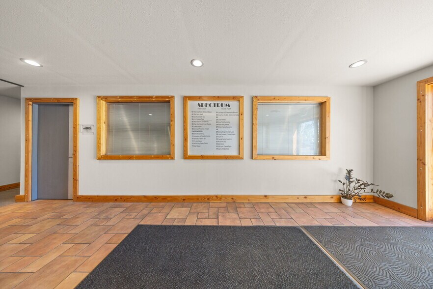 354 NE Greenwood Ave, Bend, OR à vendre - Hall d’entrée - Image 3 de 10