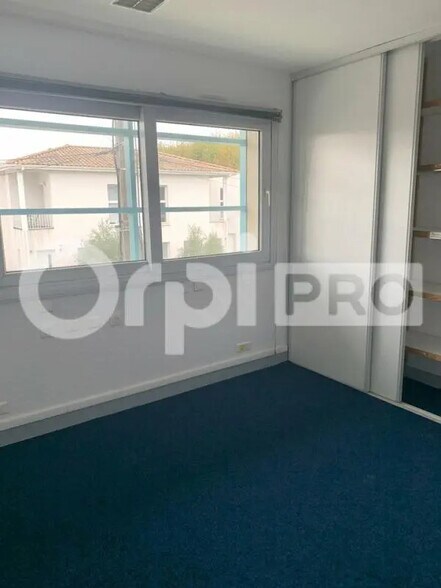 Office in Pessac for lease - Building Photo - Image 2 of 10