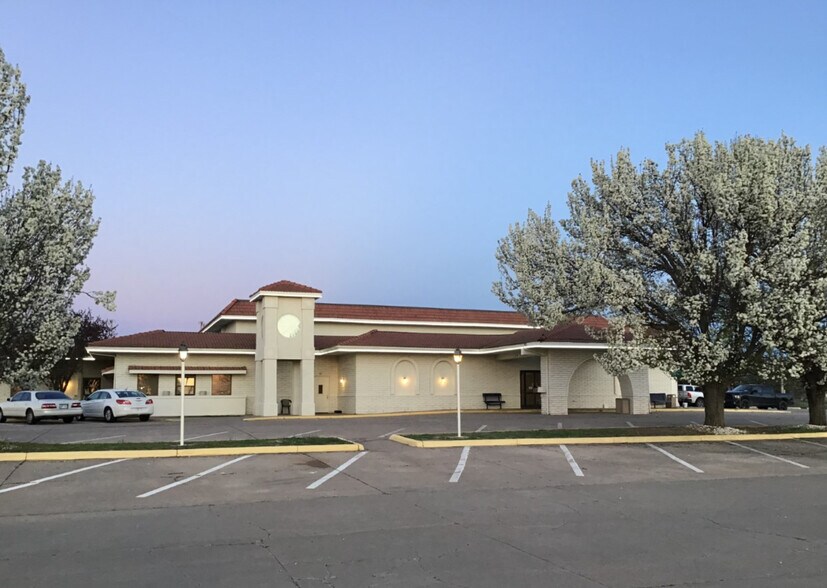 1401 W US Highway 54, Pratt, KS à vendre - Photo du bâtiment - Image 2 de 20