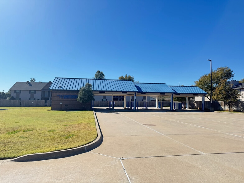 4528 Northwest Expy, Oklahoma City, OK for sale - Building Photo - Image 2 of 4