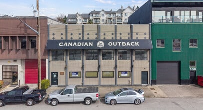 332 E Esplanade, North Vancouver, BC à louer Photo du bâtiment- Image 2 de 8