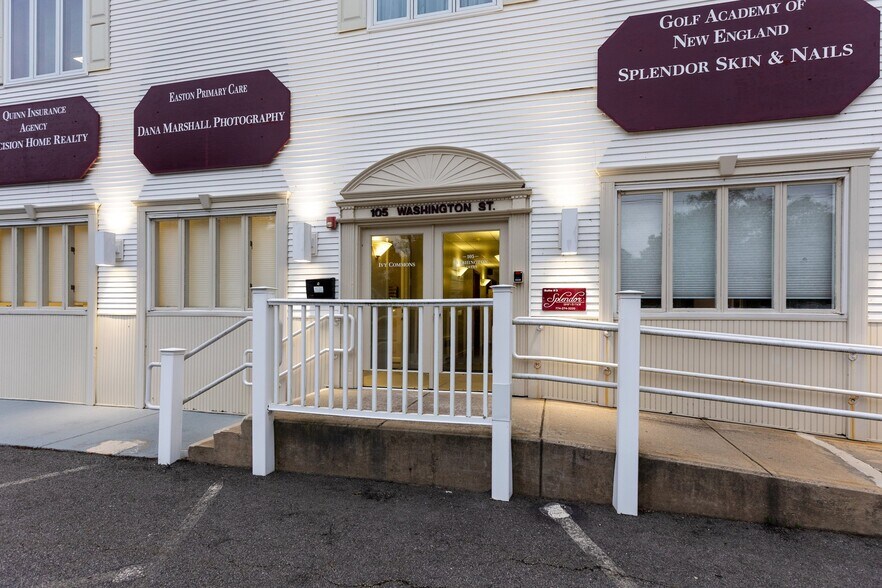 105 Washington St, North Easton, MA à louer - Photo du bâtiment - Image 3 de 7