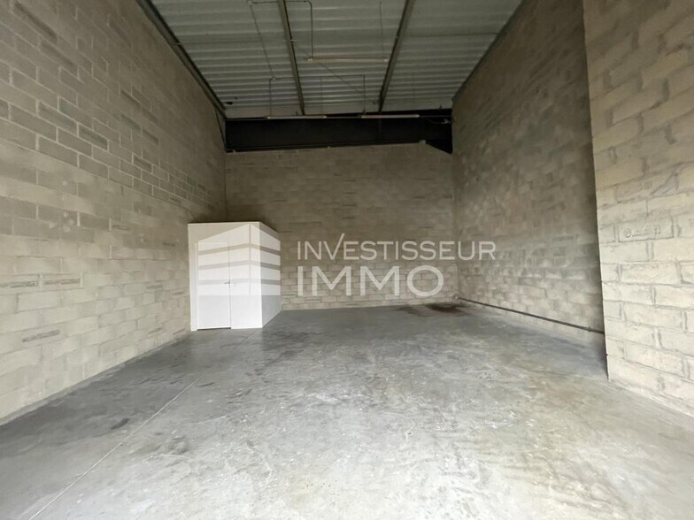 Flex in Saint-Fargeau-Ponthierry for lease - Interior Photo - Image 2 of 11