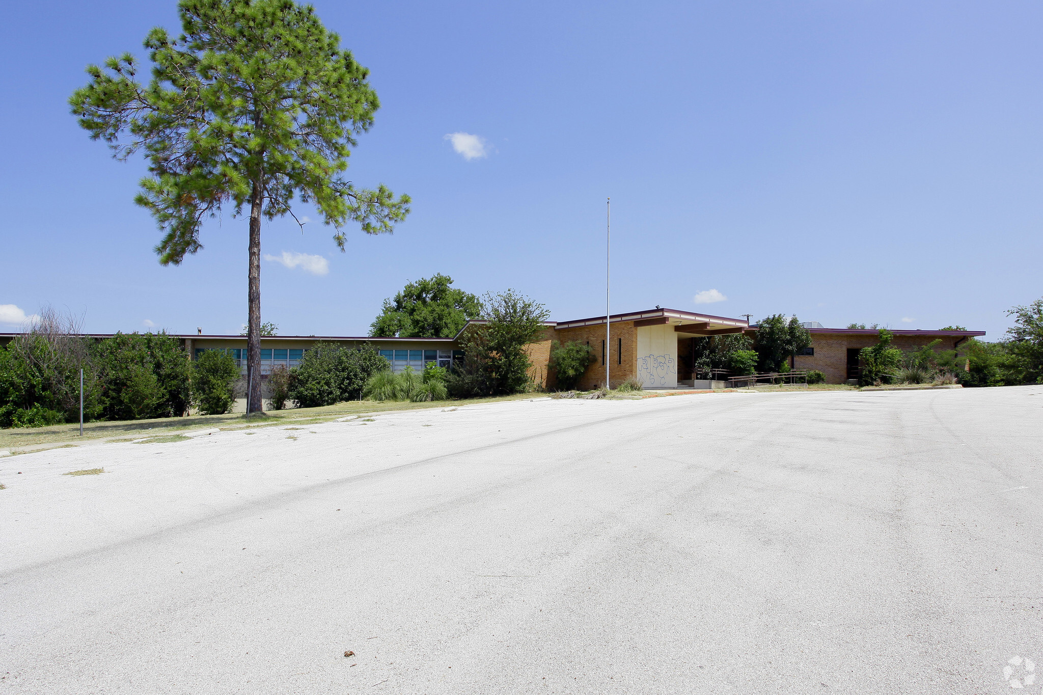 1301 Hospital Blvd, Floresville, TX à vendre Photo du b timent- Image 1 de 6