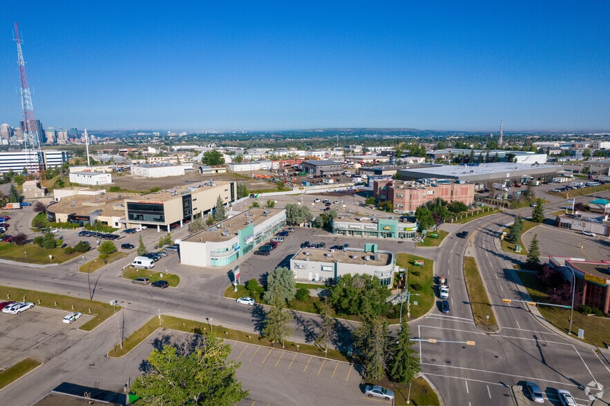 255 28th St SE, Calgary, AB à louer - Aérien - Image 3 de 5