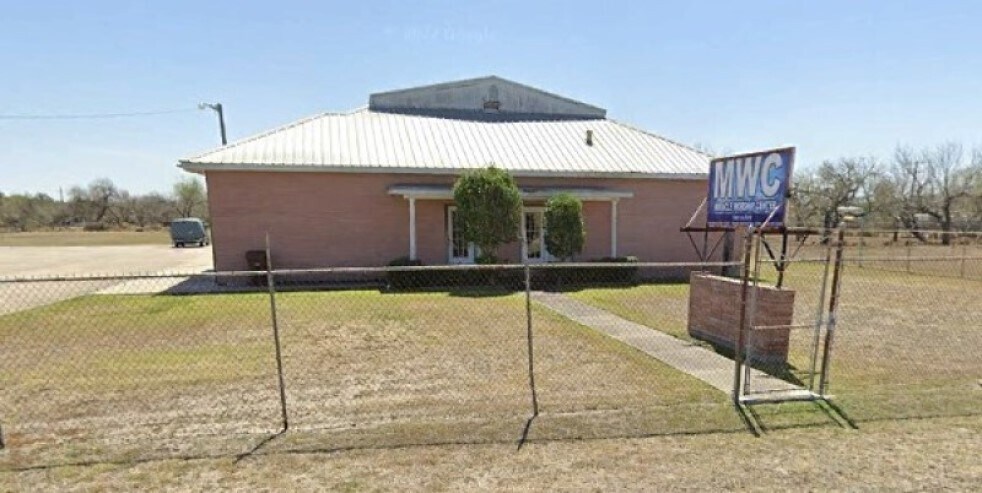 1111 E D Ave, Kingsville, TX à vendre - Photo du bâtiment - Image 2 de 12