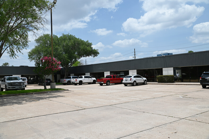 10400 Westoffice Dr, Houston, TX à louer - Photo du b timent - Image 2 de 3