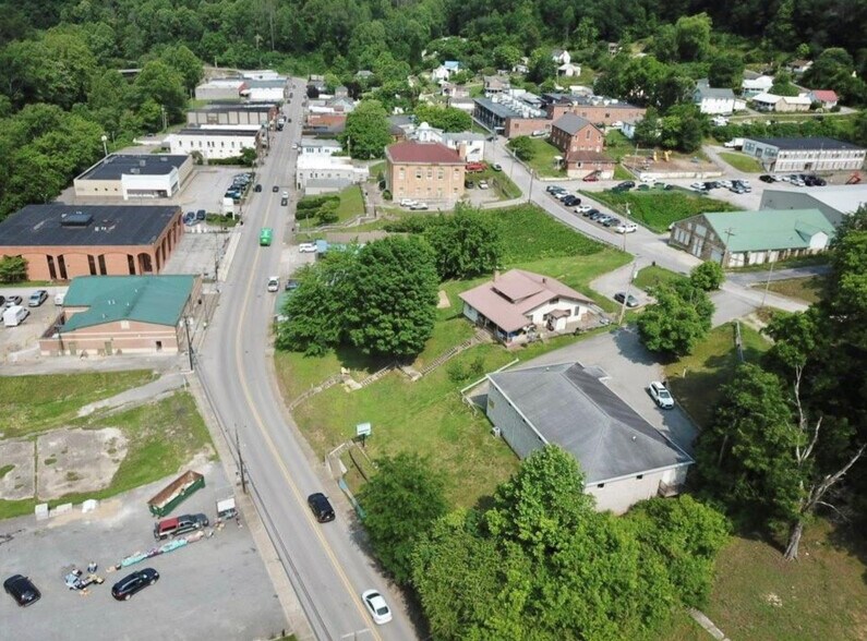 319 Main St, Clay, WV à vendre - Photo du bâtiment - Image 3 de 16