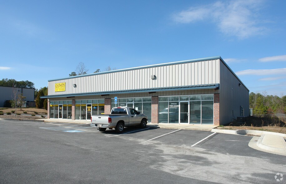 1064 GA-16, Newnan, GA à louer - Photo du bâtiment - Image 3 de 12