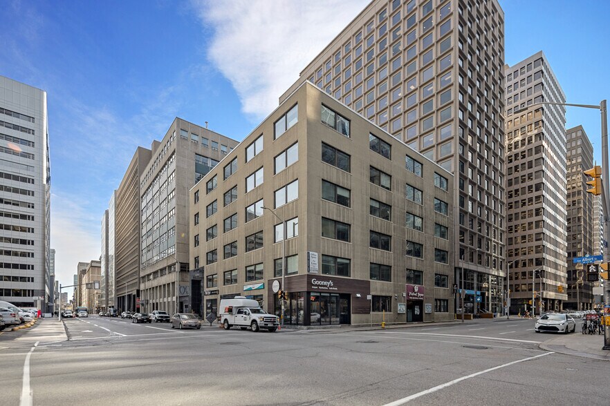 294 Albert St, Ottawa, ON à louer - Photo du bâtiment - Image 1 de 7