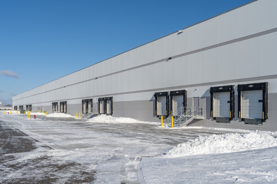 1122X Hudson Rd, Woodbury, MN à louer - Photo du bâtiment - Image 3 de 6