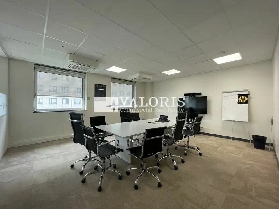 Office in Villeurbanne for lease Interior Photo- Image 1 of 12