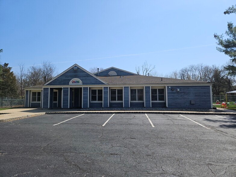 43 Barley Sheaf Rd, Flemington, NJ à vendre - Photo du bâtiment - Image 2 de 8