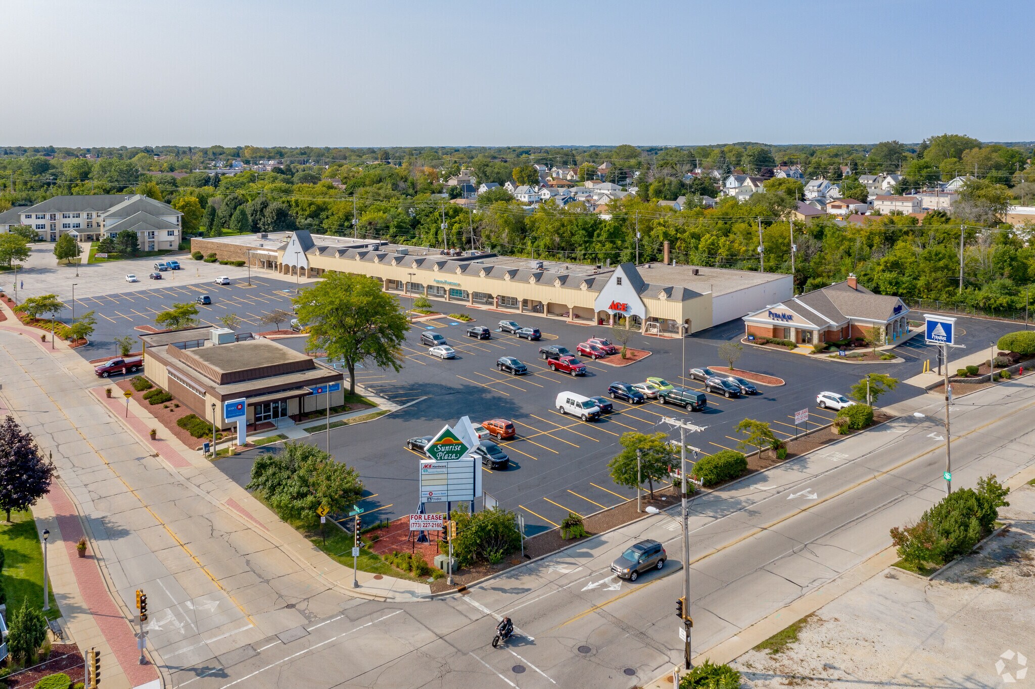 2400-2422 10th Ave, South Milwaukee, WI à louer Photo principale- Image 1 de 8