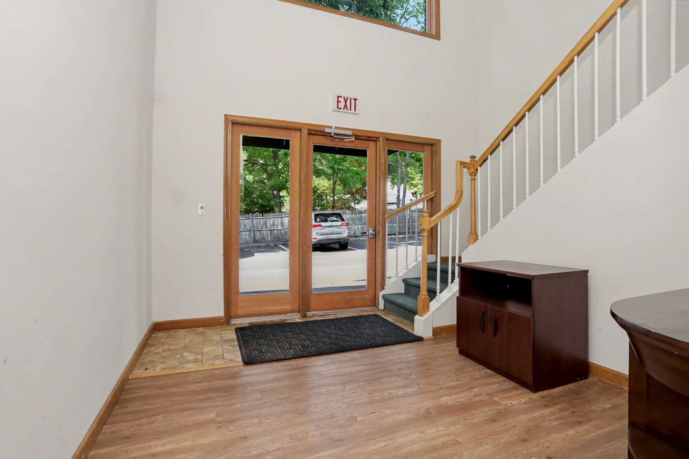27 Mill Plain Rd, Danbury, CT 06811 - Unit 4 - Fl 2 - - Lobby - Image 2 of 21