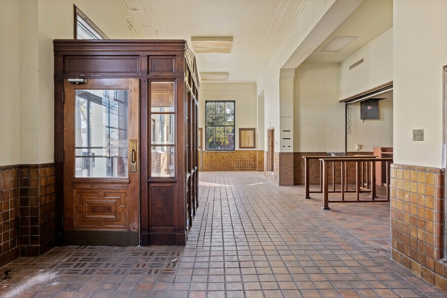 224 N Oak St, Ukiah, CA à louer - Photo du bâtiment - Image 3 de 29