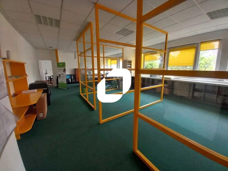 Office in Bagneux for lease - Building Photo - Image 2 of 16