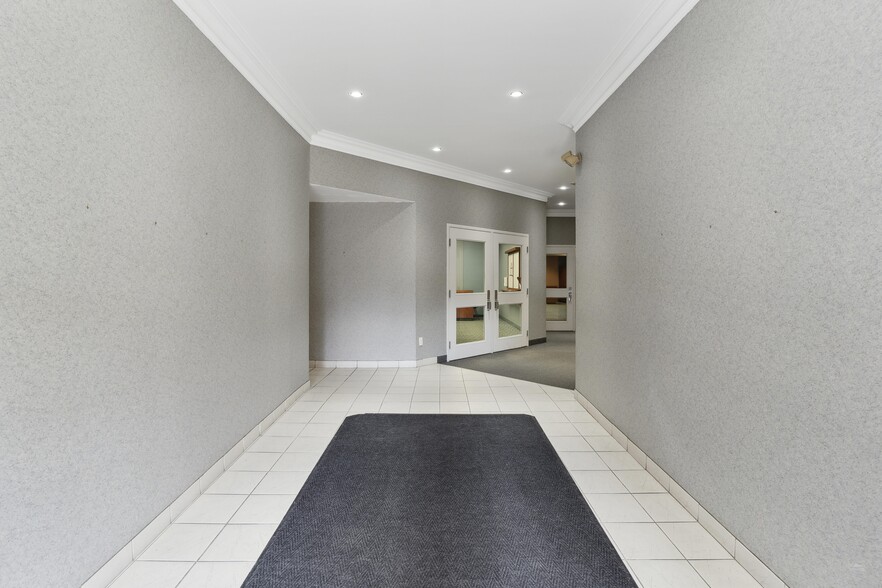 2393 Dundas St W, Toronto, ON for sale - Building Photo - Image 3 of 7