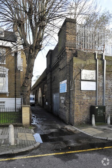 533-540 Barrington Rd, Londres à louer - Photo du bâtiment - Image 3 de 6